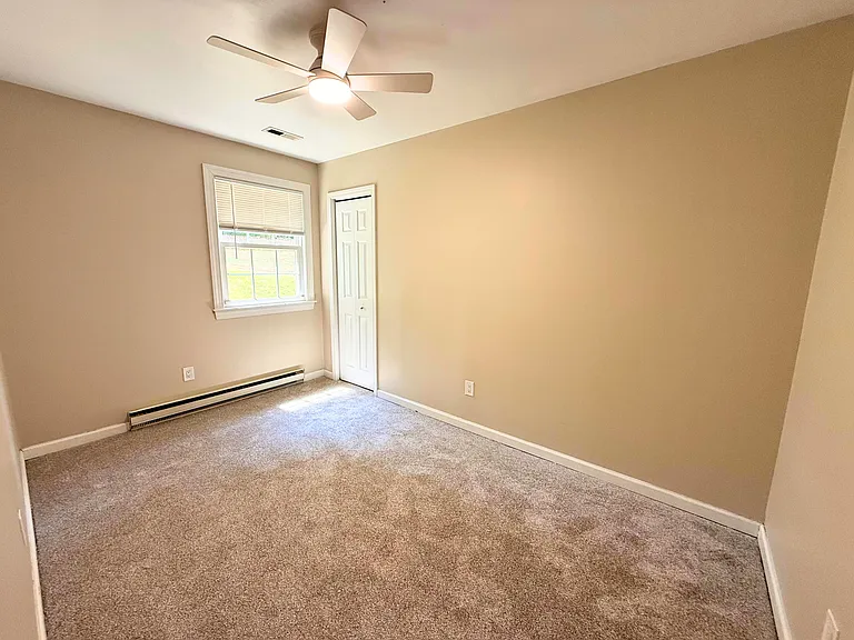 37 Carriage Dr — Photo 8