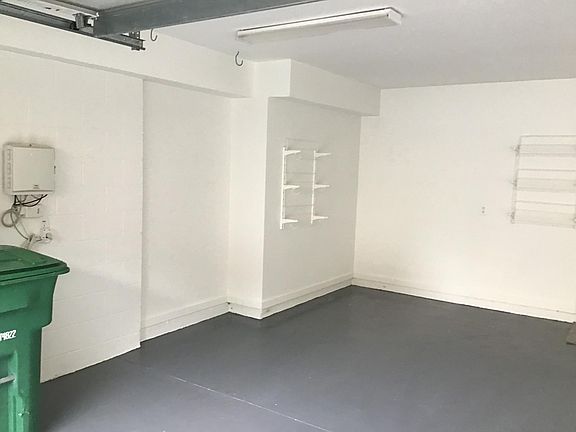 3rd image of 5611 S Sherwood Ave