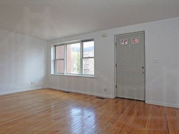 4th image of 3211 Riverdale Ave