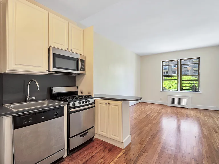 1378 York Ave #3A — Photo 3