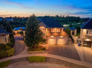 7 Tradewinds Dr, Ottawa, ON K2G 6Y4