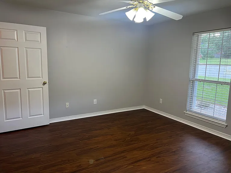 1750 Hunters Ridge Dr W — Photo 5