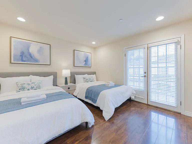 255 S California St — Photo 15