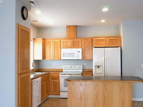 3rd image of 16003 NE 72nd Cir