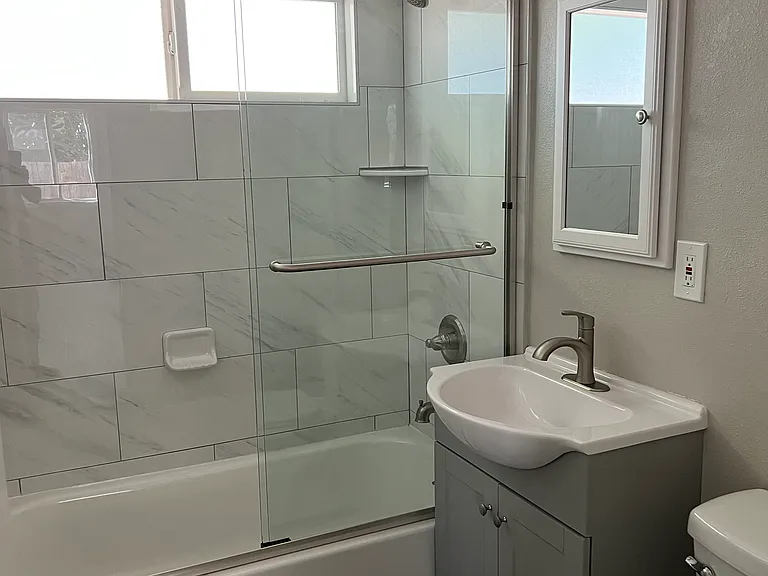 922 W Grand Blvd — Photo 7