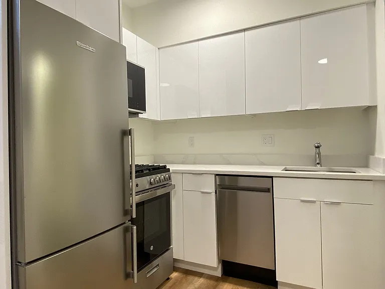 230 Walnut St #20A — Photo 13