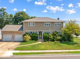 21 Williams Ave, Syosset, NY 11791