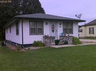 604 N 3rd St, Plainview, NE 68769