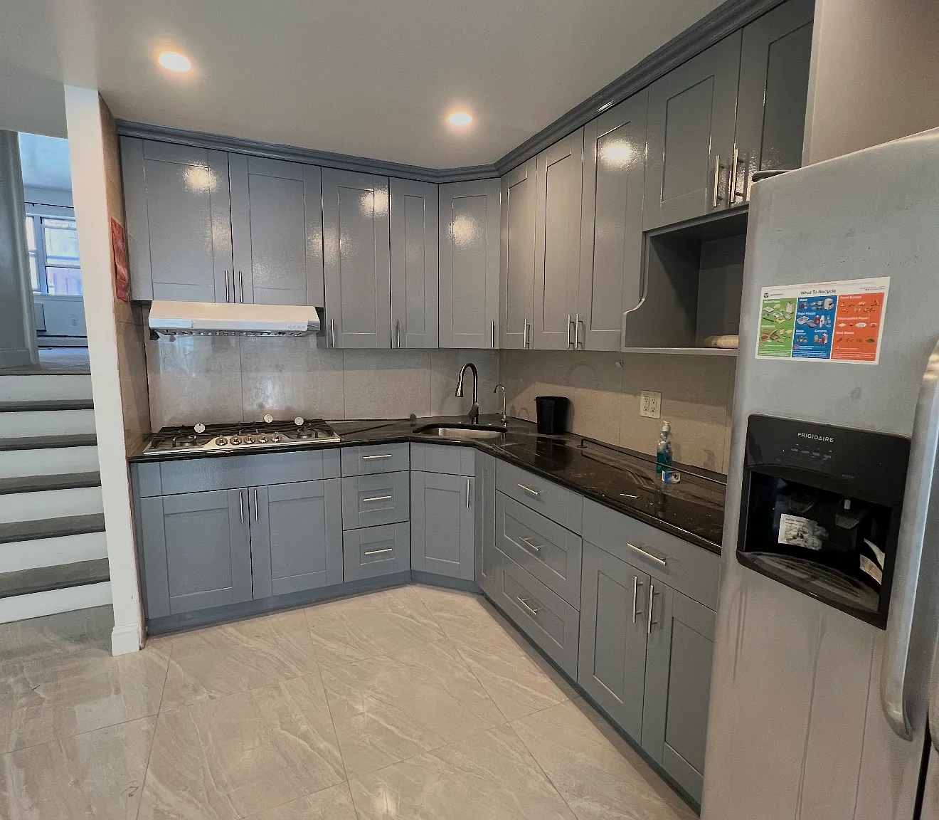3 bed, 1200 sqft, $3,000 — Photo 1