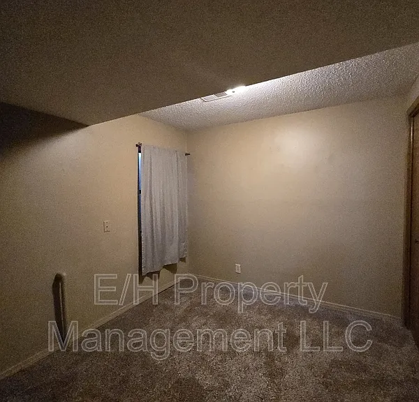9105 W Westlawn St #1 — Photo 33