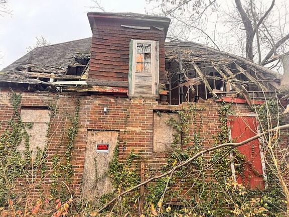 2nd image of 866 Floyd St