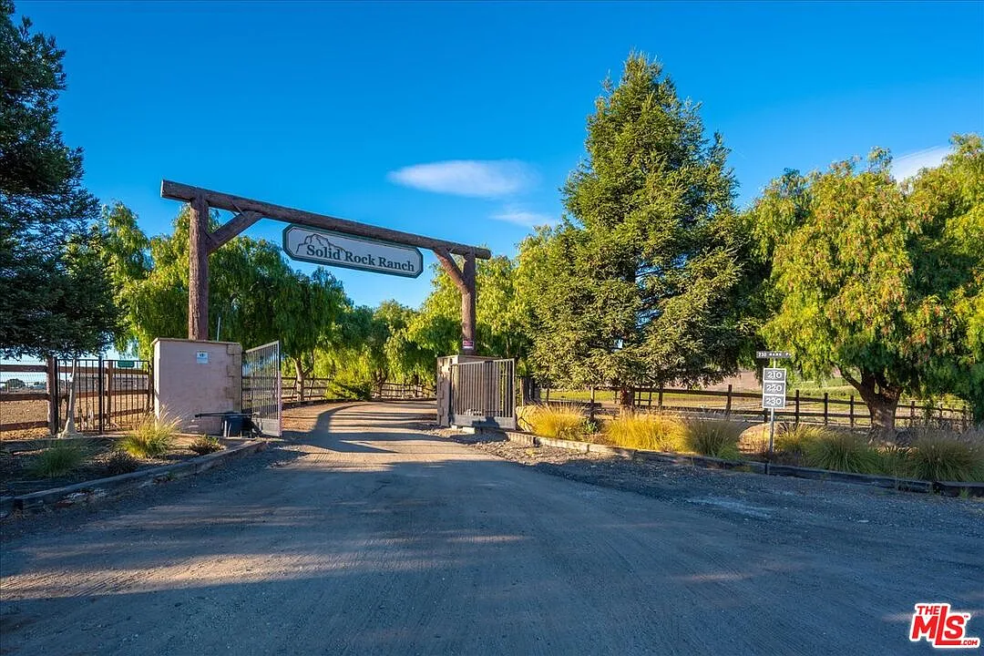 6 bed, 5.5 bath, 3923 sqft, $10,000 — Photo 4