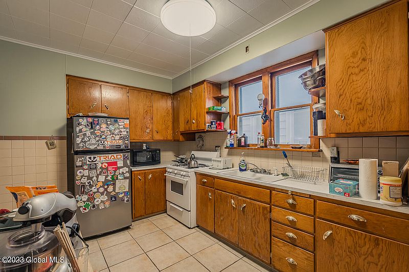 5th image of 357 Forest Avenue