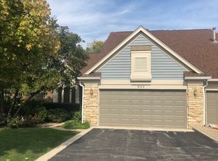 892 Island Ct, Deerfield, IL