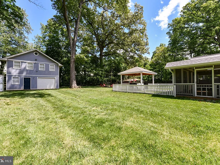 14 Oak Ln — Photo 49