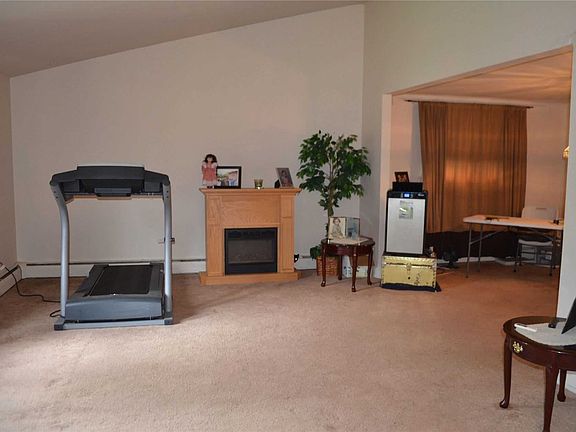 4th image of 23 Fairlane Dr