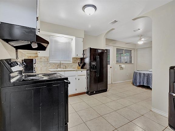 5th image of 930 Creager St