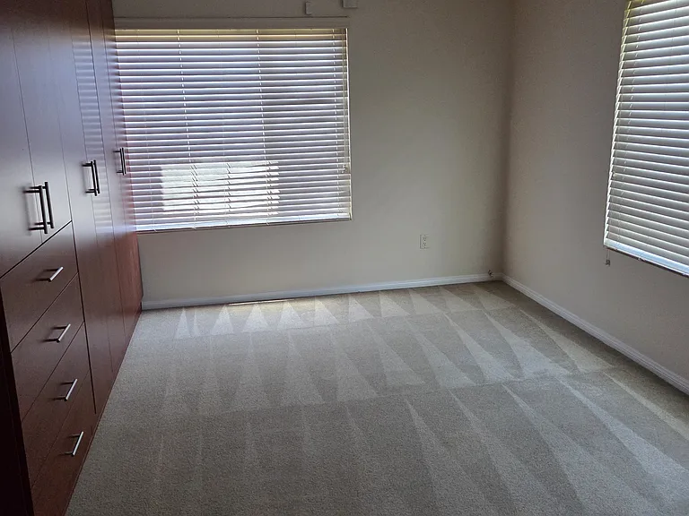Living room/5th bedroom