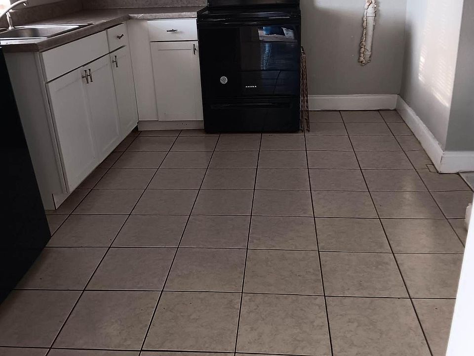 2nd image of 2115 Henry St NE Unit A