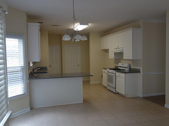 Breakfast area and kitchen