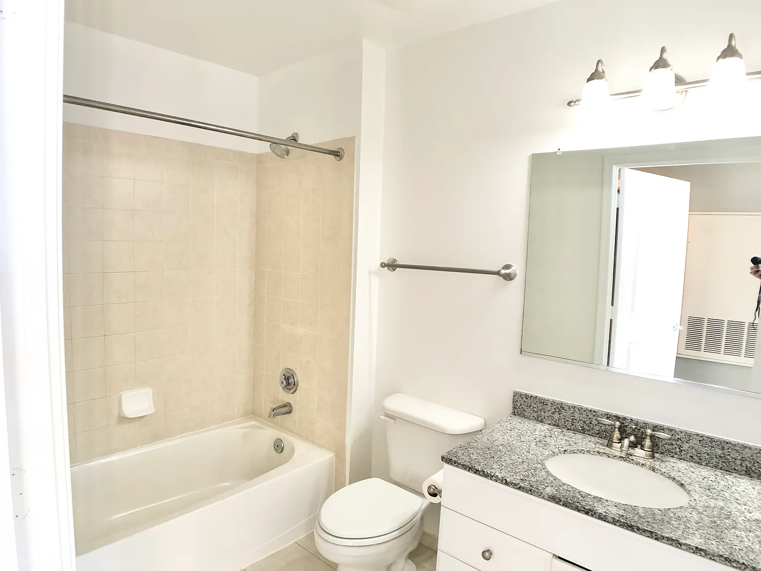 Studio, 411 sqft, $1,775 — Photo 4