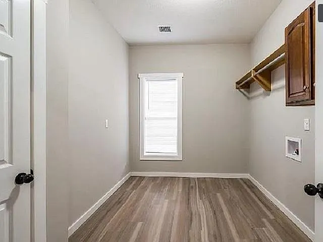 305 S Green St — Photo 6