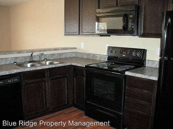 3rd image of 646 Arch St APT 14