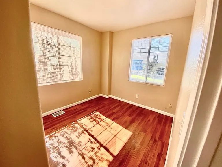 1301 Esmond Ave — Photo 12