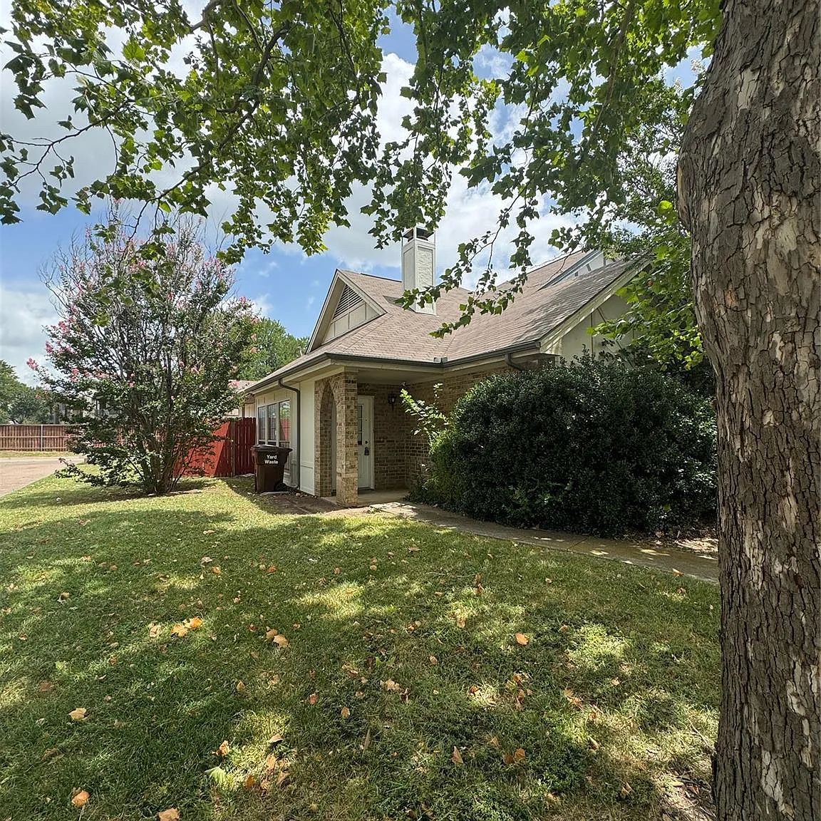 3 bed, 1100 sqft, $1,750 — Photo 1