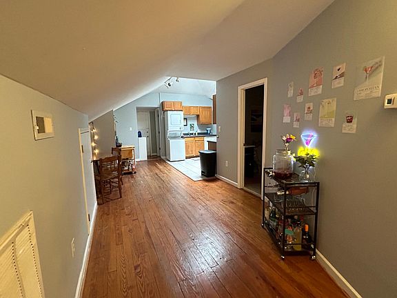 3rd image of 122 Hillcrest Rd APT 6