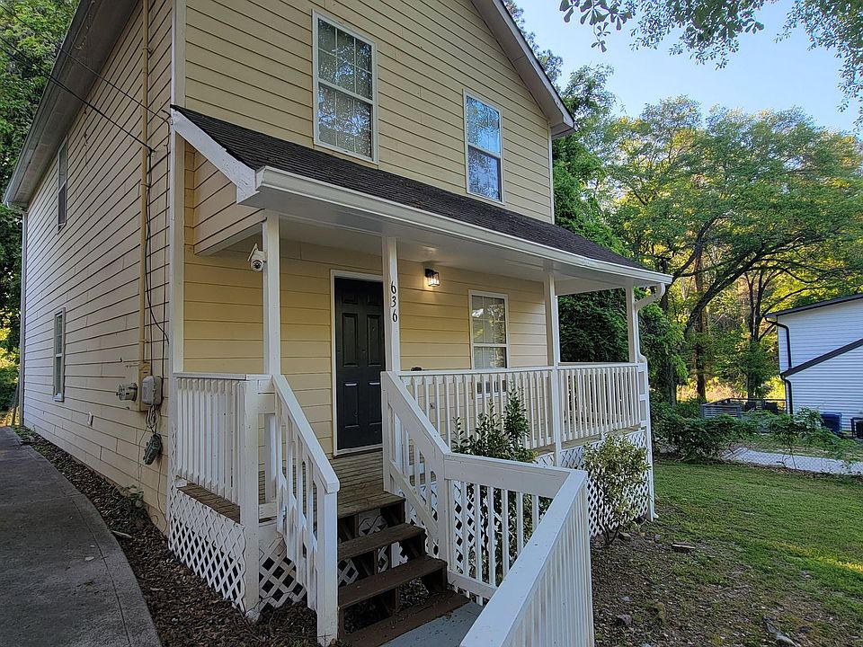 1st image of 636 Woods Dr NW
