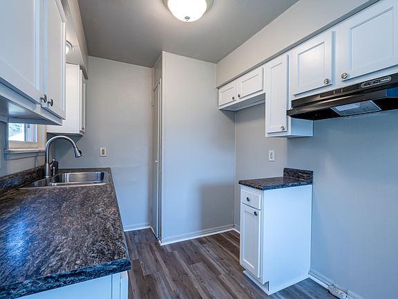 5th image of 1318 Ogden Ave