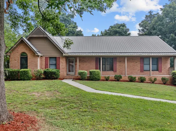 1735 Canterbury Dr, Morristown, TN 37814