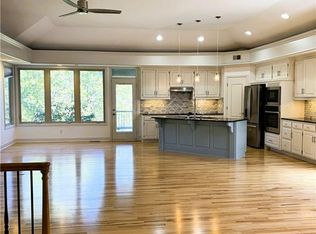 1348 SW Heartwood Dr, Lees Summit, MO 64081