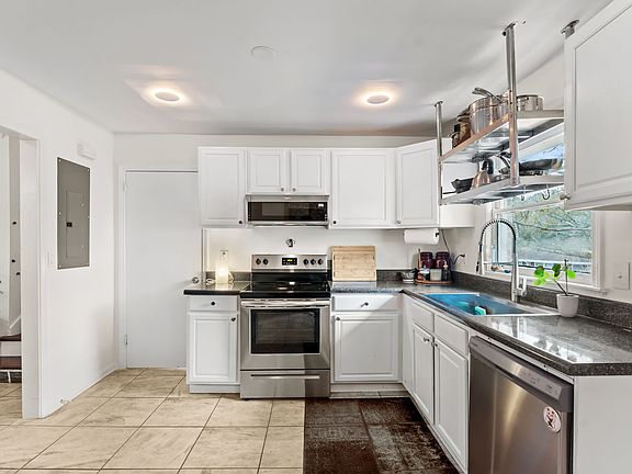 5th image of 2971 Valley Ridge Dr