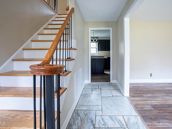 5th image of 118 Belmeade Cir