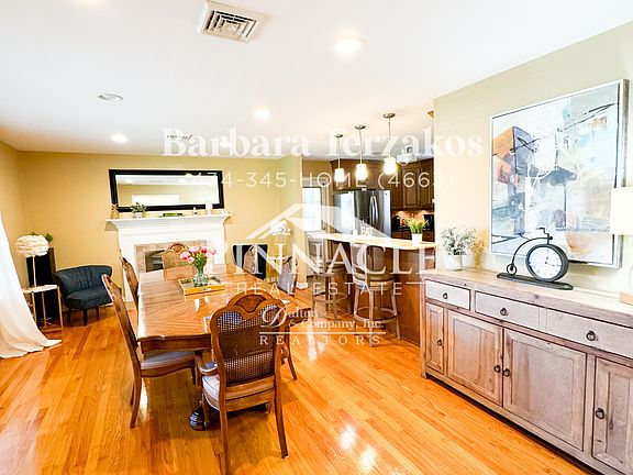 3rd image of 2712 Farmington Pl
