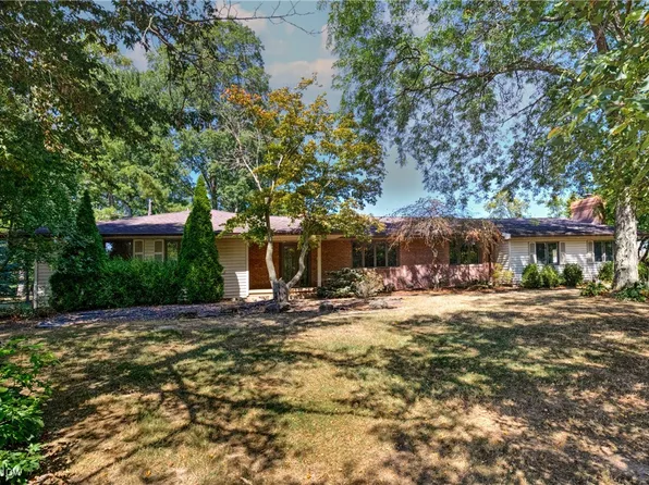 3770 Fairway Dr, Canfield, OH 44406