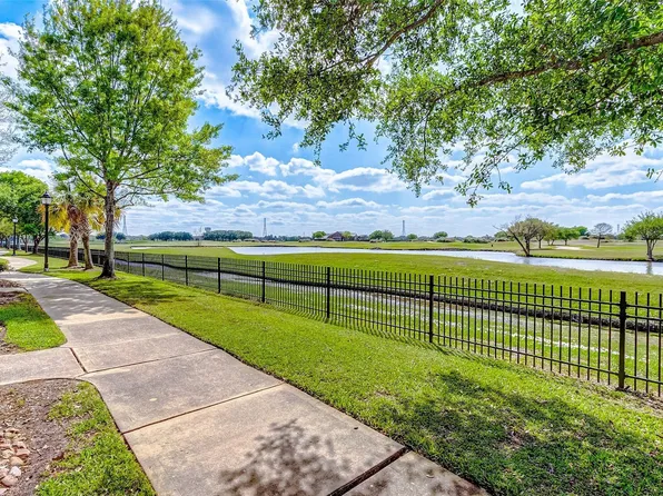 2614 Arbor Hill Ln, Pearland, TX 77584
