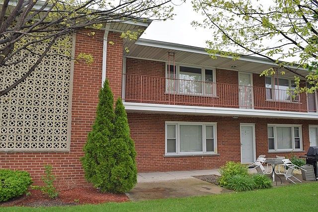 1st image of 135 Dover Dr APT 1