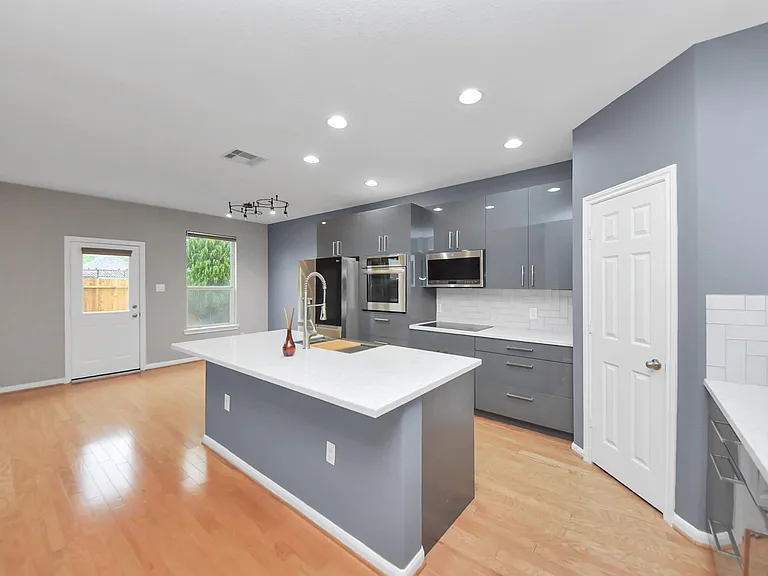 10062 Hillside Bayou Dr — Photo 20
