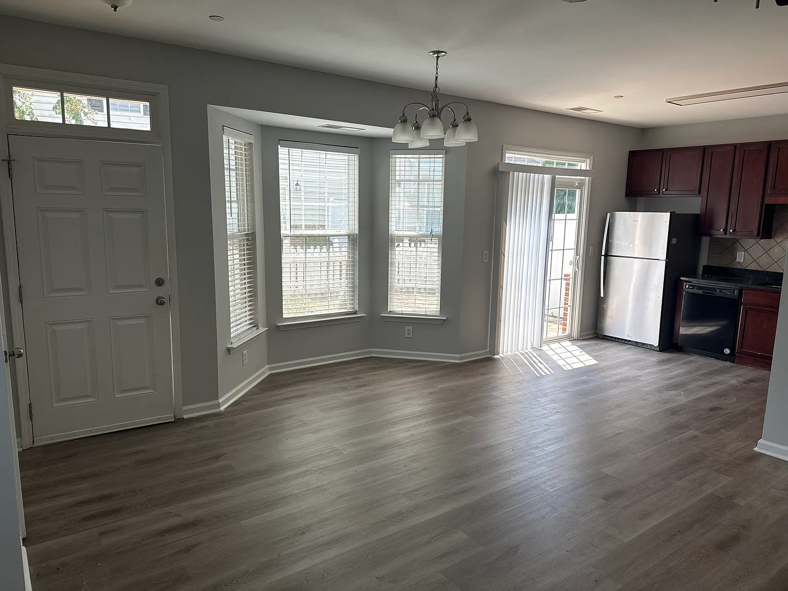 3 bed, 2.5 bath, 1628 sqft, $2,095 — Photo 4