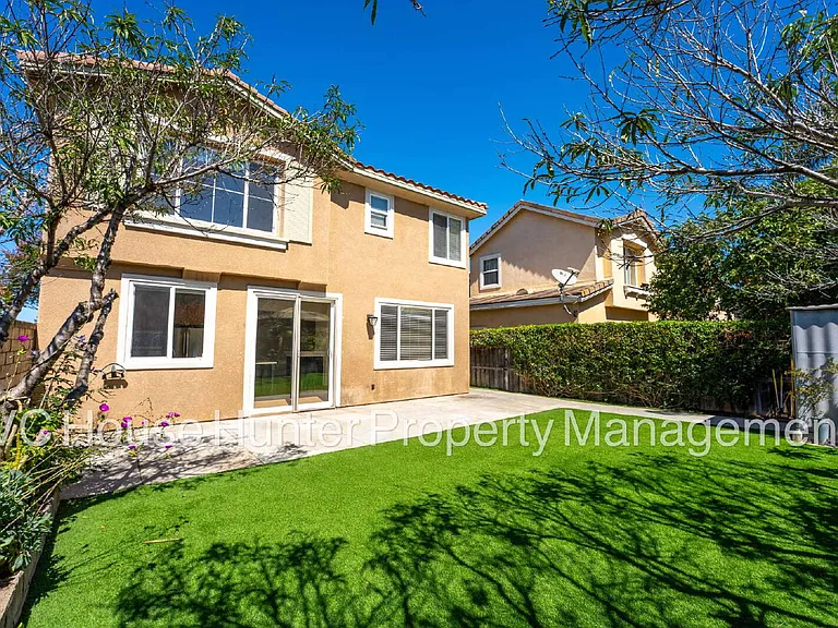 708 Entrada Dr — Photo 5