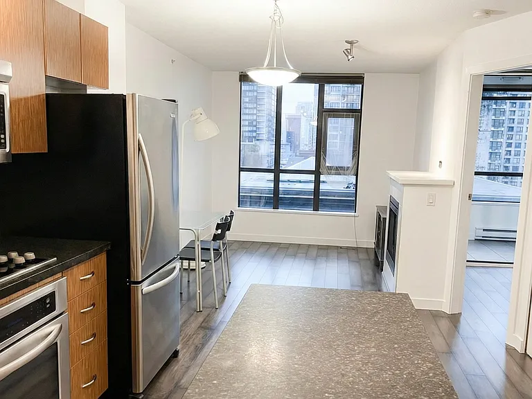 538 Smithe St #506 — Photo 1