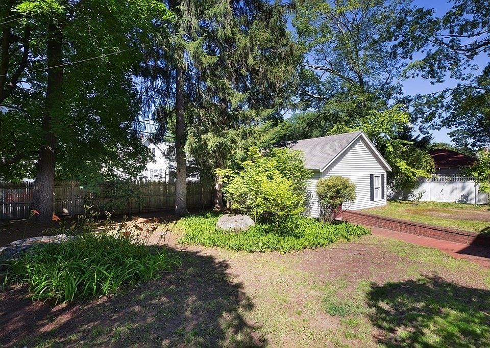 2nd image of 20 Windermere Rd