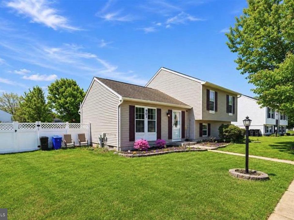 1st image of 903 Harvey Ln