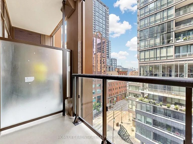 400 King St W #719 — Photo 16