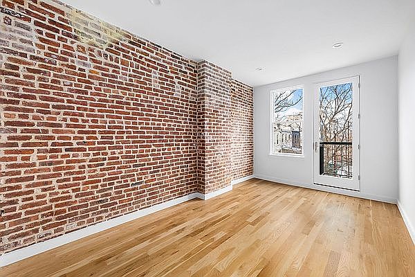 2nd image of 441 Irving Ave #4