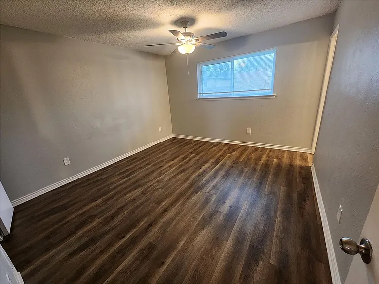 10129 Peppertree Ln — Photo 11
