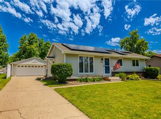 1035 4th St NW, Altoona, IA 50009